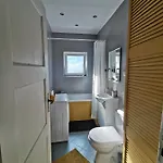 Comfortable Close To The Center And Sea *