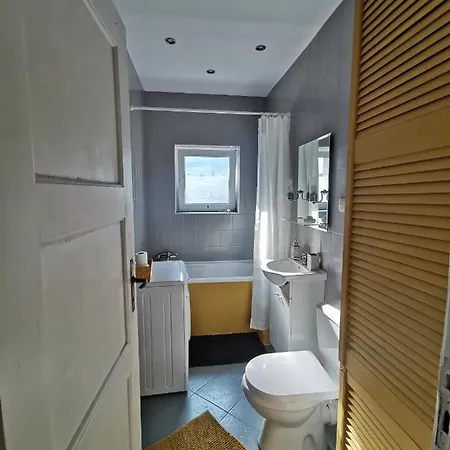 Comfortable Close To The Center And Sea *