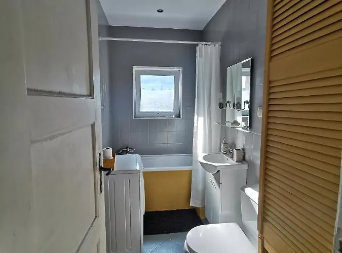 Comfortable Close To The Center And Sea *